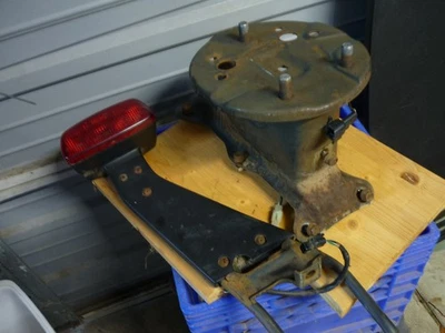 Conjunto de luz de freno y montaje de neumático de repuesto Geo Tracker con pernos Foto 1 de 4