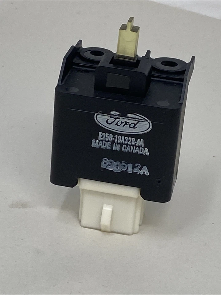 1982 1983 LINCOLN CONTINENTAL OEM INTERRUPTOR DE DESCONGELAMENTO DA JANELA TRASEIRA - E25B-19A328-AA - Imagem 1 de 3