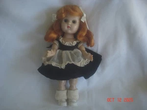 BELLA BAMBOLA GINNY VOGUE 8" ANNI 50 CAMMINATORE GINOCCHIO PIEGATO CAPELLI ROSSI VESTITO ETICHETTATO OCCHI AZZURRI - Foto 1 di 15