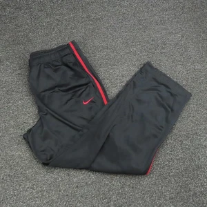 Nike Trainingshose Herren XL schwarz rot gestreift sportlich Warm Up Training Swoosh - Bild 1 von 9