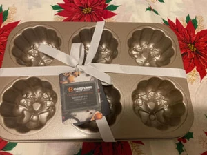 Masterclass 6 Cup Mini Fluted Cakelet Pan Holly Wreath Christmas - Picture 1 of 2