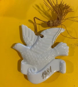 Avon Milchglas Vintage 1981 Taube Weihnachtsschmuck mit Box Top Zustand - Bild 1 von 3