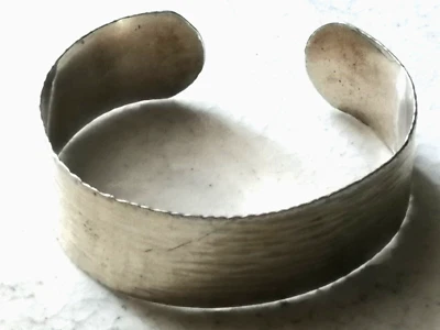 Antico bracciale da donna in argento 900 fatto a mano firmato J.S anni 30-40 - Immagine 1 di 4