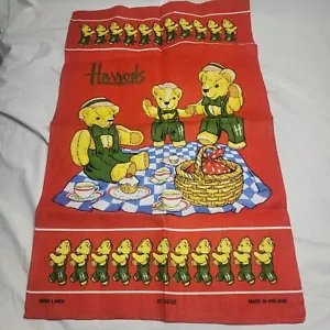 Toalla de té Harrods roja irlandesa de lino Henry Bear picnic nueva con etiquetas sin existencias vintage - Imagen 1 de 6