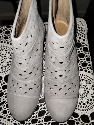 Nuevas botas de gamuza grises 9 Wide para mujer Foto 1 de 4