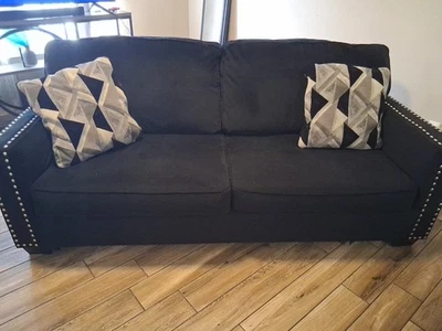 Conjunto de sofá de veludo preto com designs de botões prata - Imagem 1 de 4