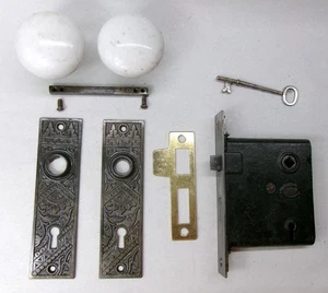 Antikes Set EASTLAKE Backplates weiß Porzellan Türklinken Einsteckschloss mit Schlüssel - Bild 1 von 10