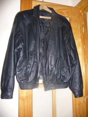  CHAQUETA HOMBRE GENUINA 100% CUERO TALLA L NEGRA MUY BONITA 2 BOLSILLOS + 1 INTERIOR Foto 1 de 4