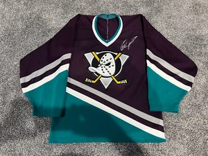 TEEMU SELANNE Anaheim Mighty Ducks FIRMATO autografo Maska MAGLIA PSA COA Vintage - Foto 1 di 5