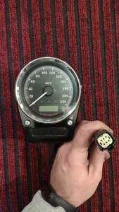 Strumento Gauge km contakm Harley Davidson 675020-11 with lights cables OEM - Picture 1 of 5