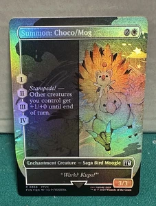 Summon: Choco/Mog Borderless (NM Foil) FIN-0358 Common MTG FInal Fantasy - Foto 1 di 1