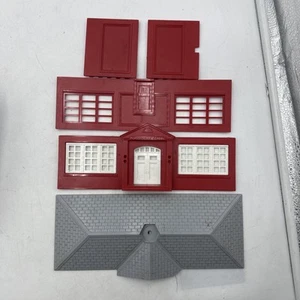 PLASTICVILLE O SCALE SCHOOL HOUSE KIT SC-4 - **READ** - Picture 1 of 10