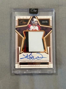 2023 Panini One Lone Star Gold Kurt Warner MAGLIA NUMERO #13/25 HOF Patch Auto - Foto 1 di 3