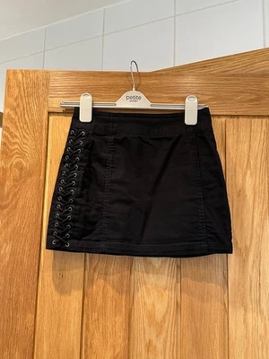 Ladies H&M Short Mini Skirt Black Criss Cross Side Stretch UK Size 8 - Image 1 of 4