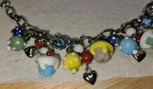 Lustiges, buntes Cupcakes + mehr Glas Bettelarmband, viele & viele Glasperlen  - Bild 1 von 12