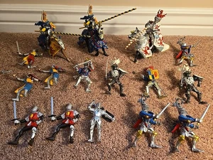 LOTE DE 19 figuras medievales de caballeros, caballos, lanceros, Schleich de PLASTOY Papo - Imagen 1 de 12