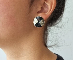 Vintage 80s? Stud Earrings Gold Tone Black Enamel Round Checked Luxe Glam - Bild 1 von 7