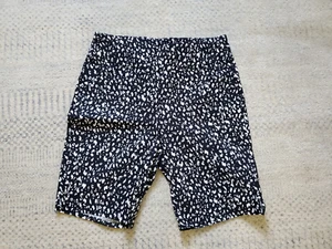 Bermudas INC International Concepts negras/blancas talla 8 - Imagen 1 de 5