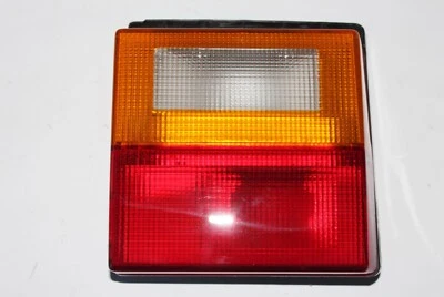 Lámpara de luz trasera izquierda HELLA 811945225A fabricante de equipos originales Audi B2 TYP85 80 4000 GTE Foto 1 de 4