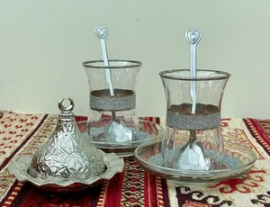 Türkisches Teeglas Set mit Silber Zamak Untertasse & Herz Teelöffel, Vintage Stil - Bild 1 von 18