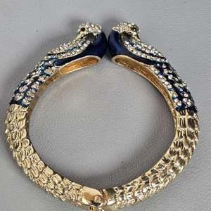 Goldfarbenes grün & blau emailliertes Schwan Strass Armband von Amrita Singh - Bild 1 von 7