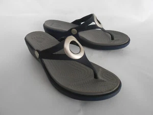 CROCS Womens sz 9 Sanrah Sandal Metallic O-Ring WedgeThong Slides Comfort Black - Picture 1 of 11