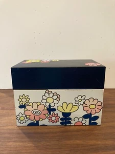 Vintage 70s Ohio Art Mod Flower Power METALL RECEPT BOX with All Zucchini Recipes - Bild 1 von 4