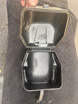 Honda CB750F 1977 1978 OEM compartimento de almacenamiento trasero, 80110-392-000 Foto 1 de 4