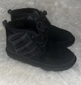 UGG Australia schwarz Wildleder NEUMEL II LTA Chukka Kinder Stiefel Größe 5 neu ohne Karton - Bild 1 von 9