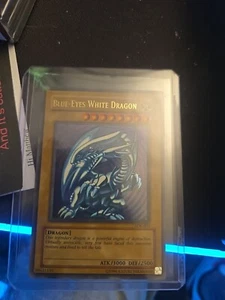Rare Original Blue-Eyes White Dragon Holo Yugioh Card SDK-001 - Picture 1 of 2