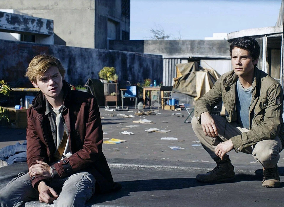 PHOTO LE LABYRINTHE -THOMAS BRODIE-SANGSTER, DYLAN O'BRIEN V002 310