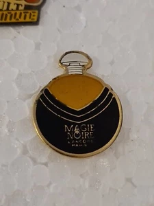 (D3) Pin's en métal Doré Magie Noire Lancome Métal doré collection - Imagen 1 de 3
