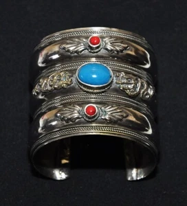 Grande Bracciale rigido Bigiotteria vintage metallo argentato pietre finte - Foto 1 di 12