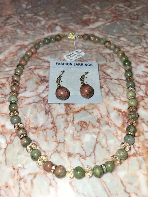 Collar y pendientes de piedras semipreciosas Unakita Foto 1 de 4