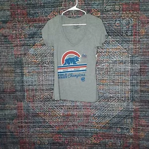 Majestic Threads womens heathered gray Chicago Cubs WS Champs vneck tee L NWT - Picture 1 of 7