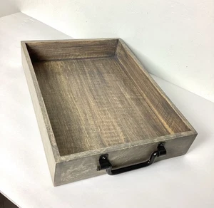 Thirty-One Holz Serviertablett Metallgriffe Neu im Karton grau Waschholz - Bild 1 von 6