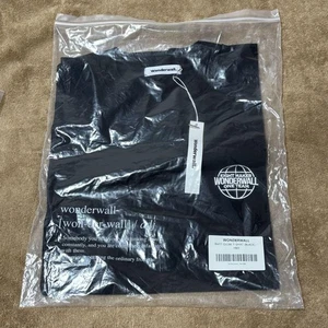 Camiseta negra ATEEZ Wonderwall Collaboration talla libre de Japón - Imagen 1 de 2