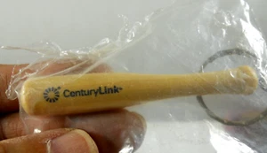Neu Vintage Century Link Werbeanzeige Kunststoff Souvenir Schlüsselanhänger - Bild 1 von 2