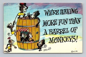 We're Having More Fun Than A Barrel Of Monkeys - Postal divertida - Imagen 1 de 2
