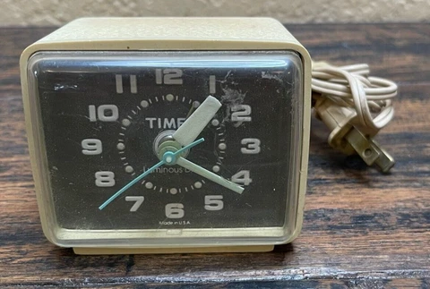 Timex Vtg Tabletop Alarm Clock Luminous Dial Plug In Glow in the Dark 1970s USA Cover