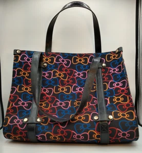 ModCloth Hello Kitty Schleifen Camp Director Reißverschluss Beuteltasche von Sanrio 16" x 12" x 4" - Bild 1 von 7