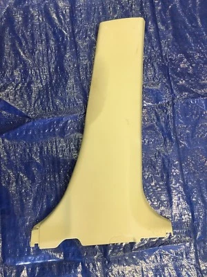2012-2015 TOYOTA PRIUS V RIGHT LOWER TRIM PILLAR B FINISHER COVER PANEL TAN OEM - Imagem 1 de 3