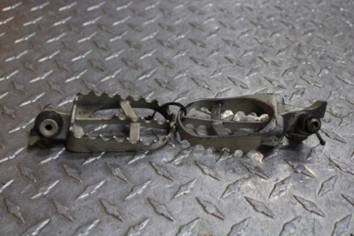 2000 Yamaha YZ426F левая правая опора для ног колышки 5et-27411-00-00 5et-27421-00-00 - Изображение 1 из 4