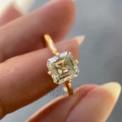 Anillo de compromiso de moissanita blanco roto corte Asscher de 1,50 quilates enchapado en oro amarillo de 14 k Foto 1 de 4