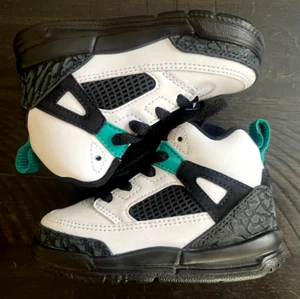 NUEVA MUESTRA INÉDITA Nike Jordan Spizike TD Blanco/Esmeralda/Negro Talla 5C Bebé - Imagen 1 de 8