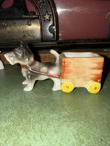Vintage Mini Scottish Terrier Scottie Hund zieht einen Wagenhalter 4,5" JAPAN - Bild 1 von 6