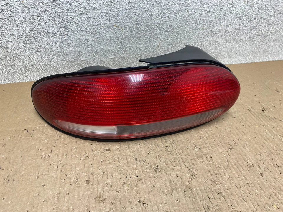 1996-2000 Chrysler Sebring Convertible Left Driver Lh Side Tail Light T7961 DW - Image 1 of 4
