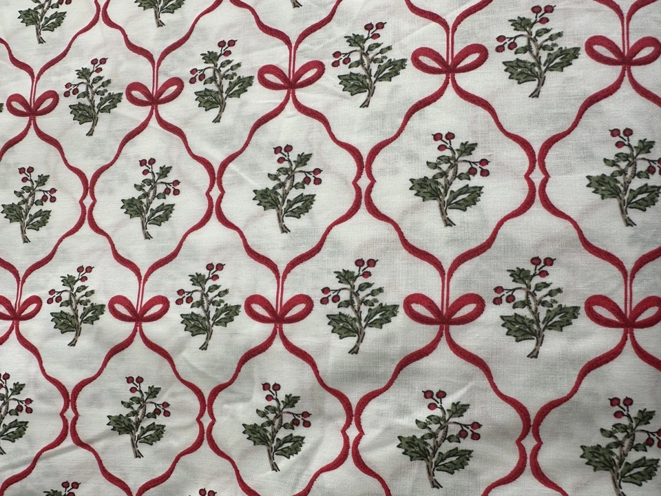 Cupcakes & Cashmere Christmas  red/white Holly & Bows TABLECLOTH 90” round  New - Image 1 of 1