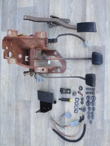 87-93 MUSTANG GT 5 SPEED PEDAL ASSEMBLEY OEM GT LX SSP NOTCHBACK COBRA 92GT - Picture 1 of 24