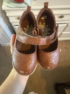 Stride Rite braune Kleinkind Schuhe 8M Mädchen Mary Jane Haken & Öse - Bild 1 von 3